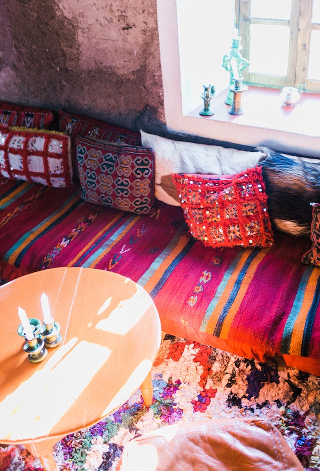 Tips for Shopping on a Budget for Western Home Decor